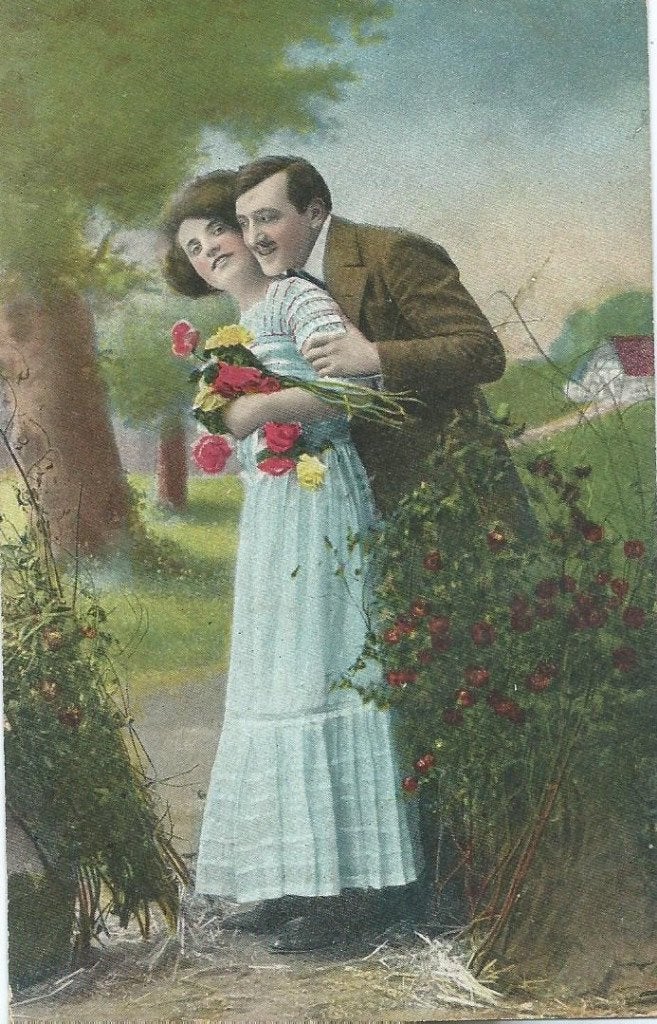 Antieke ansichtkaart: Romantisch stel met bloemen, 1914, Ophalen of Verzenden, Voor 1920, Gelopen, Overige thema's
