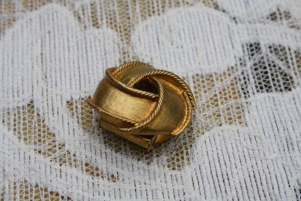Vintage Gouden sjaalklem  - Elegant en Tijdloos broche, Sieraden, Tassen en Uiterlijk, Ophalen of Verzenden, Goud, Broche, Verguld