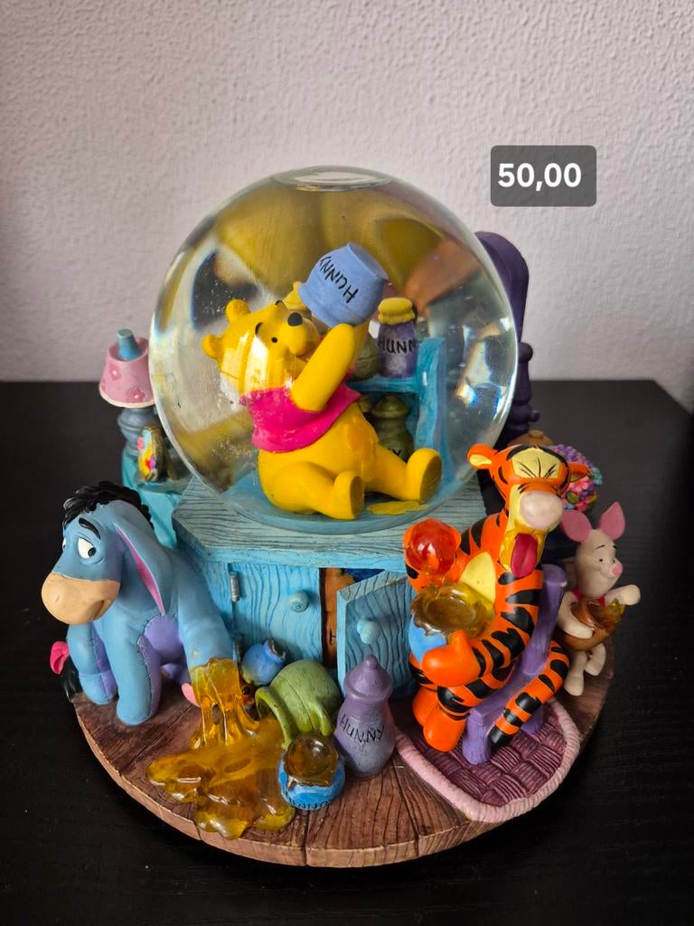 Leuk globe van winnie the pooh en vrienden, Ophalen of Verzenden, Winnie de Poeh of vrienden, Zo goed als nieuw, Beeldje of Figuurtje