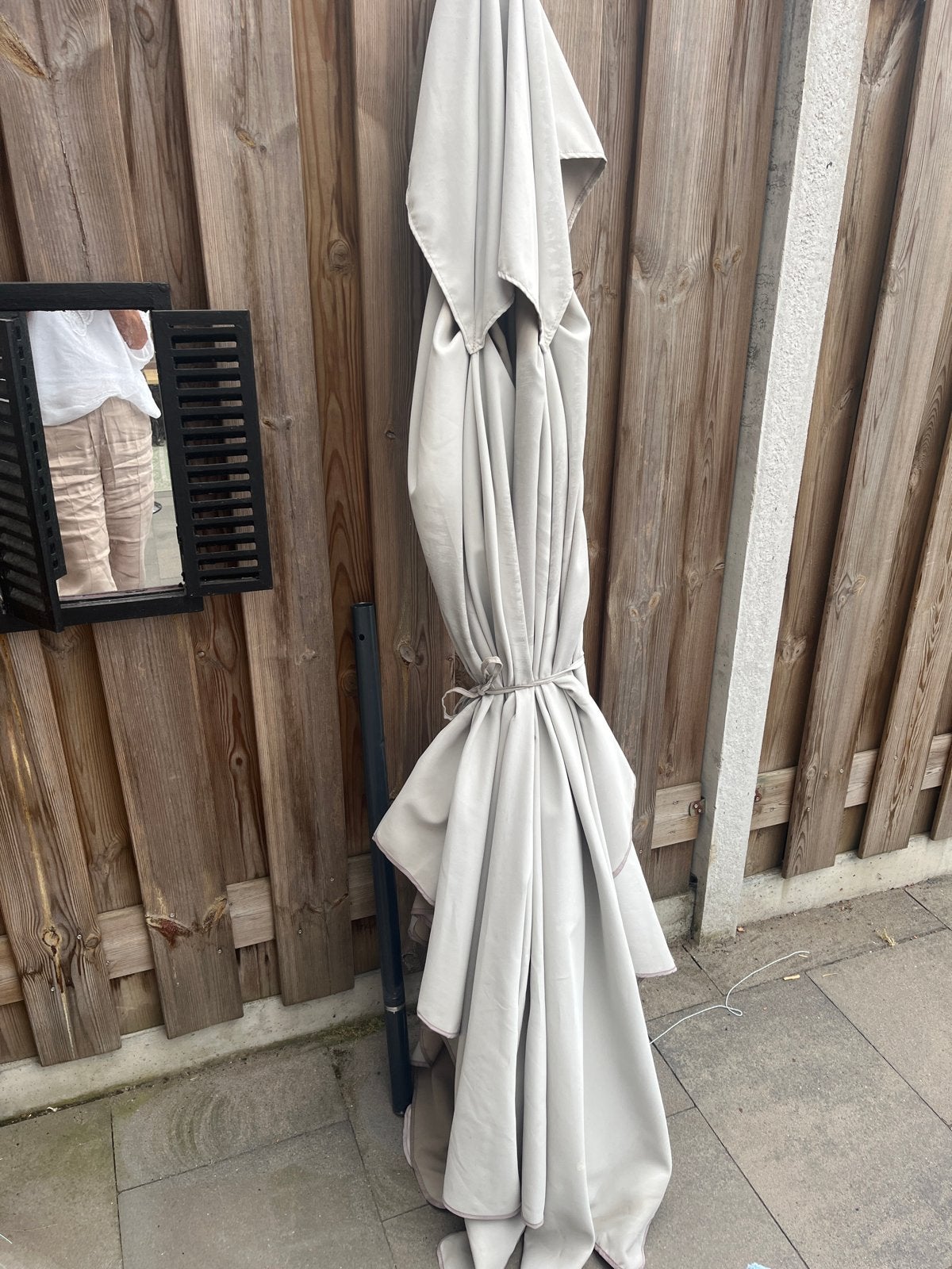 Gebruikte beige parasol 2x3m met klein gaatje, Ophalen, Gebruikt, 2 tot 3 meter, Stokparasol