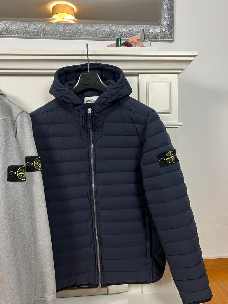 Stone Island | Loom Woven Down Nylon-TC | Dark Navy | Size M, Ophalen of Verzenden, Zo goed als nieuw, Maat 48/50 (M), Blauw
