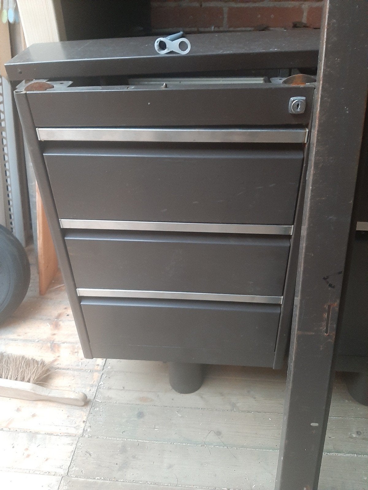 Metalen werkbank met kasten en frame (zonder blad), Doe-het-zelf en Verbouw, Werkbanken, Ophalen, Gebruikt, 170 cm of meer