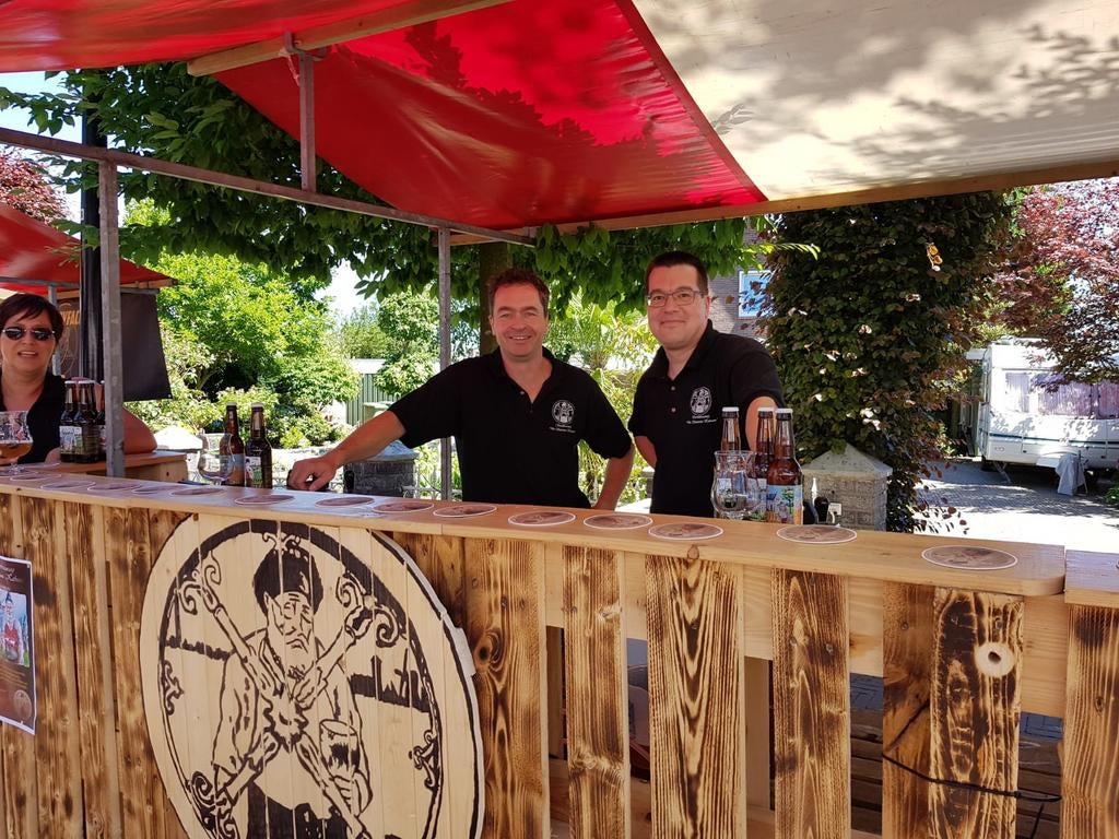 Mooie, gemakkelijk (de)monteerbare bar van pallets, Ophalen, Gebruikt