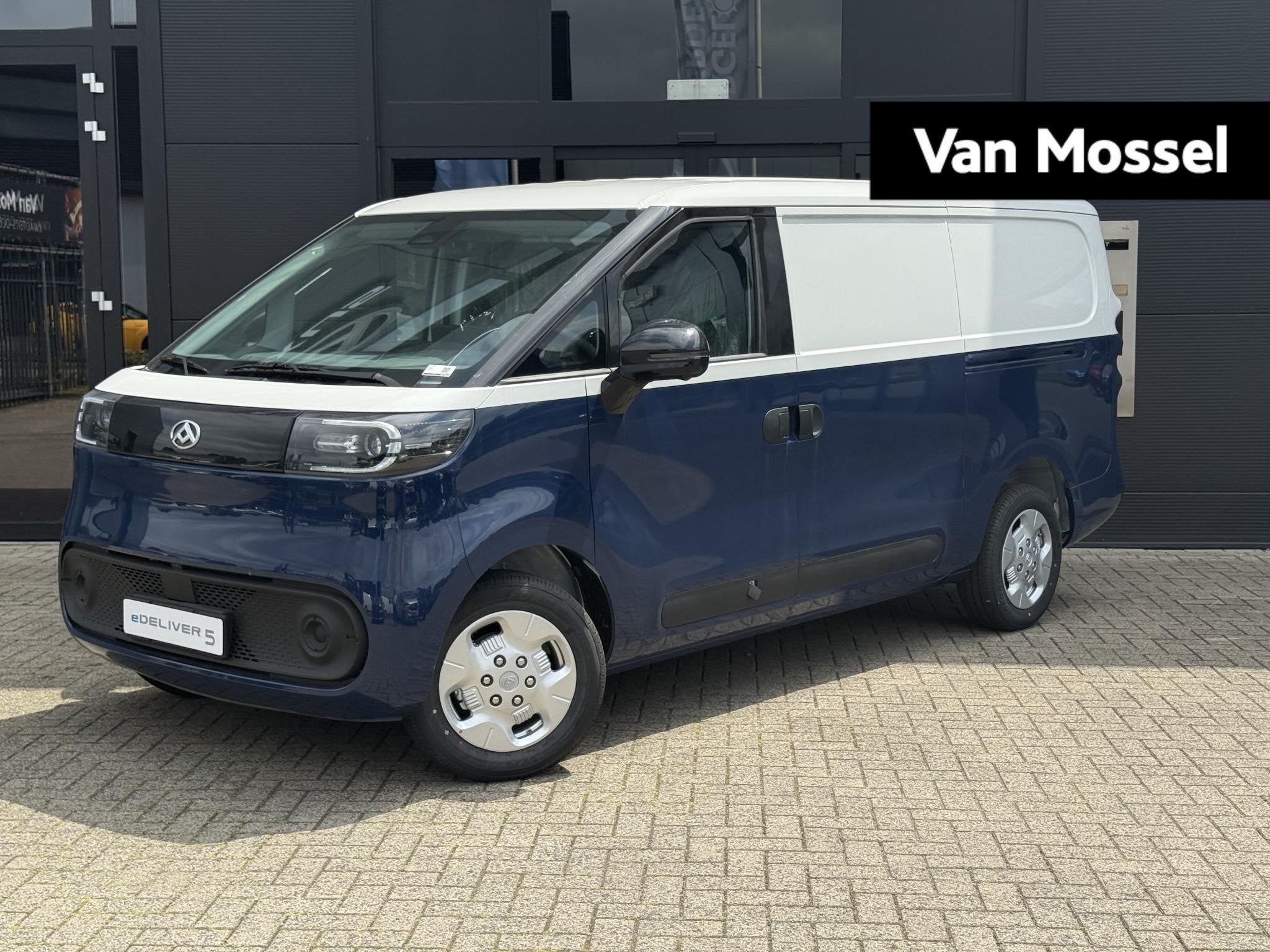 Maxus eDeliver 5 L1H1 64kWh Aut. | Two-Tone | 3-Fase | tot 4