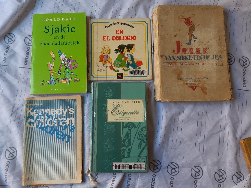 En El Colegio van Inez van Eijk, Boeken, Ophalen, Zo goed als nieuw, Inez van Eijk, Sprookjes
