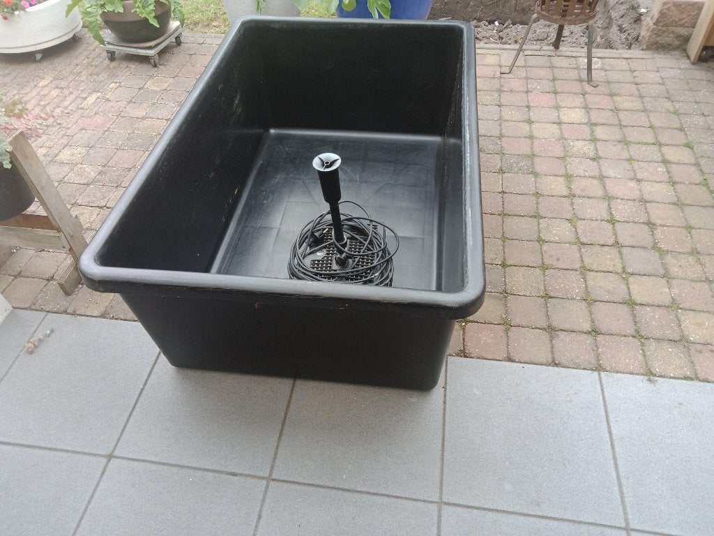 vijverbak en pomp zwart, Ophalen, Gebruikt, Vijverbak