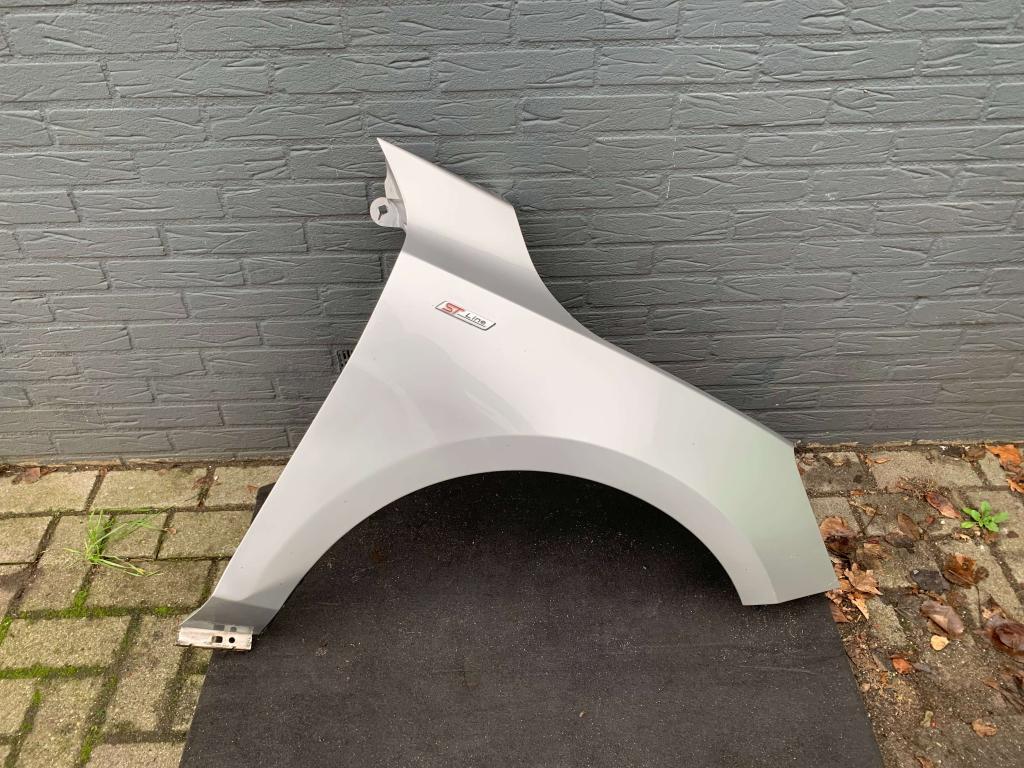 Ford Focus MK4 2020 ST LINE spatbord rechts voor grijs, Gebruikt, Niet ingevuld, Spatbord, Ford