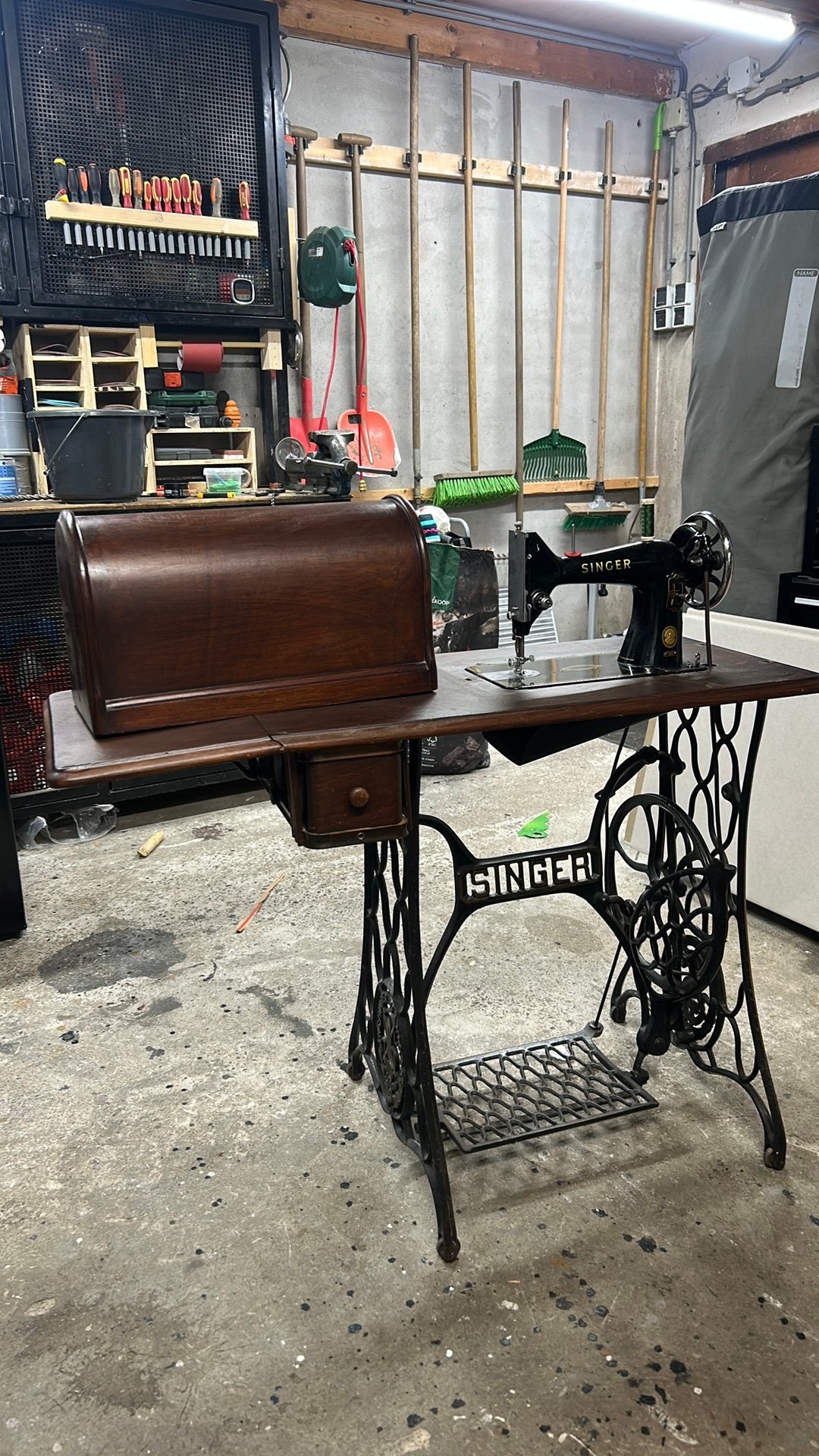 Singer 99K trapnaaimachine uit 1958, Ophalen