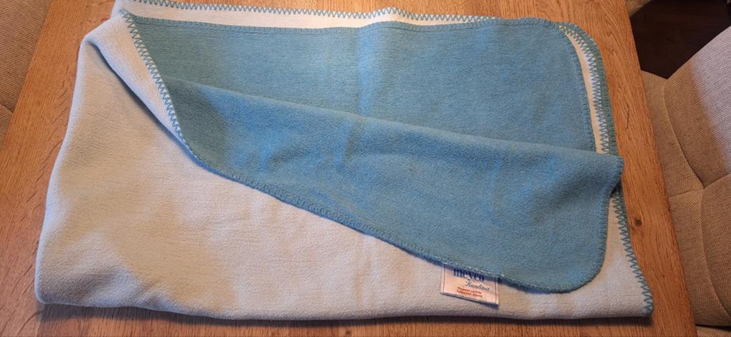 MEYCO | Fluweelzachte deken | Blauw, Ophalen of Verzenden, Zo goed als nieuw, 100 cm of meer, Deken