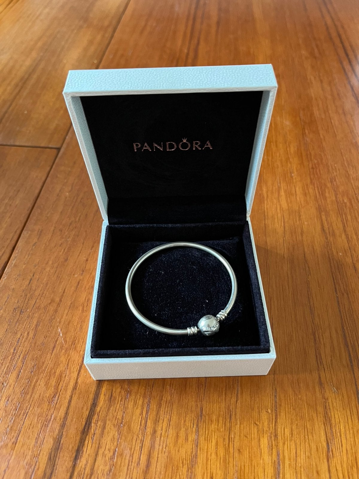 Pandora bangle dainty bow limited edition small wrist., Ophalen of Verzenden, Zo goed als nieuw, Zilver