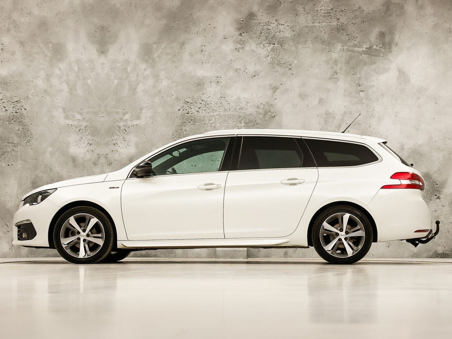 Peugeot 308 SW 1.2 PureTech GT-line Sport (GROOT NAVI, SPORT, Auto's, Voorwielaandrijving, 12 maanden, Gebruikt, 1199 cc