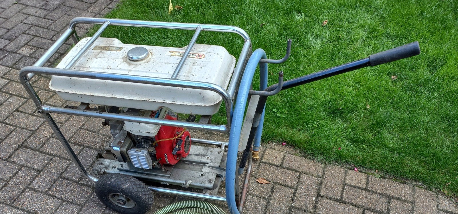 Honda WB 10 waterpomp 4 takt water pomp in frame op wielen, Tuin en Terras, Hogedrukreinigers, Benzine, Ophalen