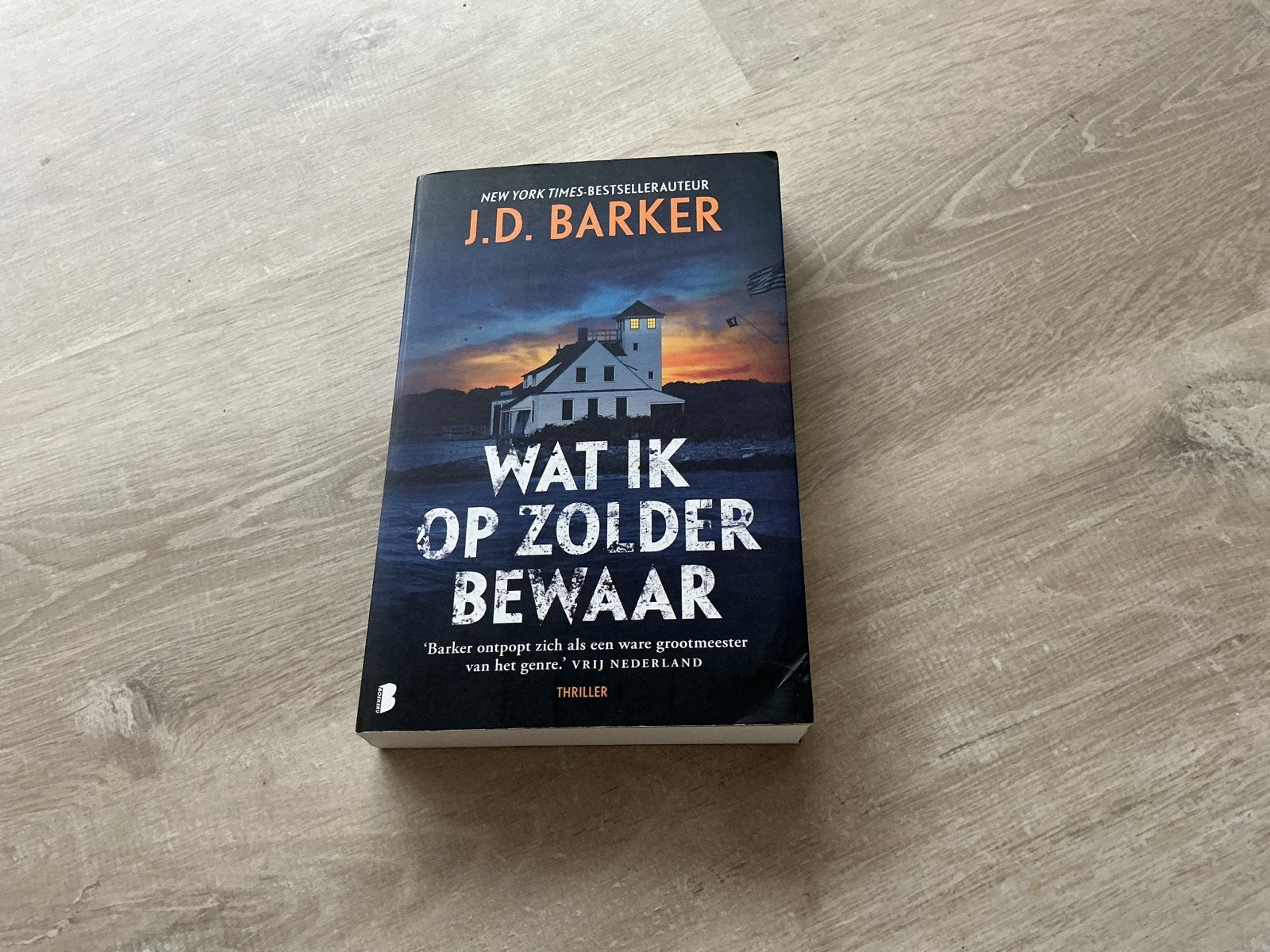 J.D. Barker - Wat ik op zolder bewaar (Thriller), Ophalen of Verzenden, Gelezen, Wereld overig