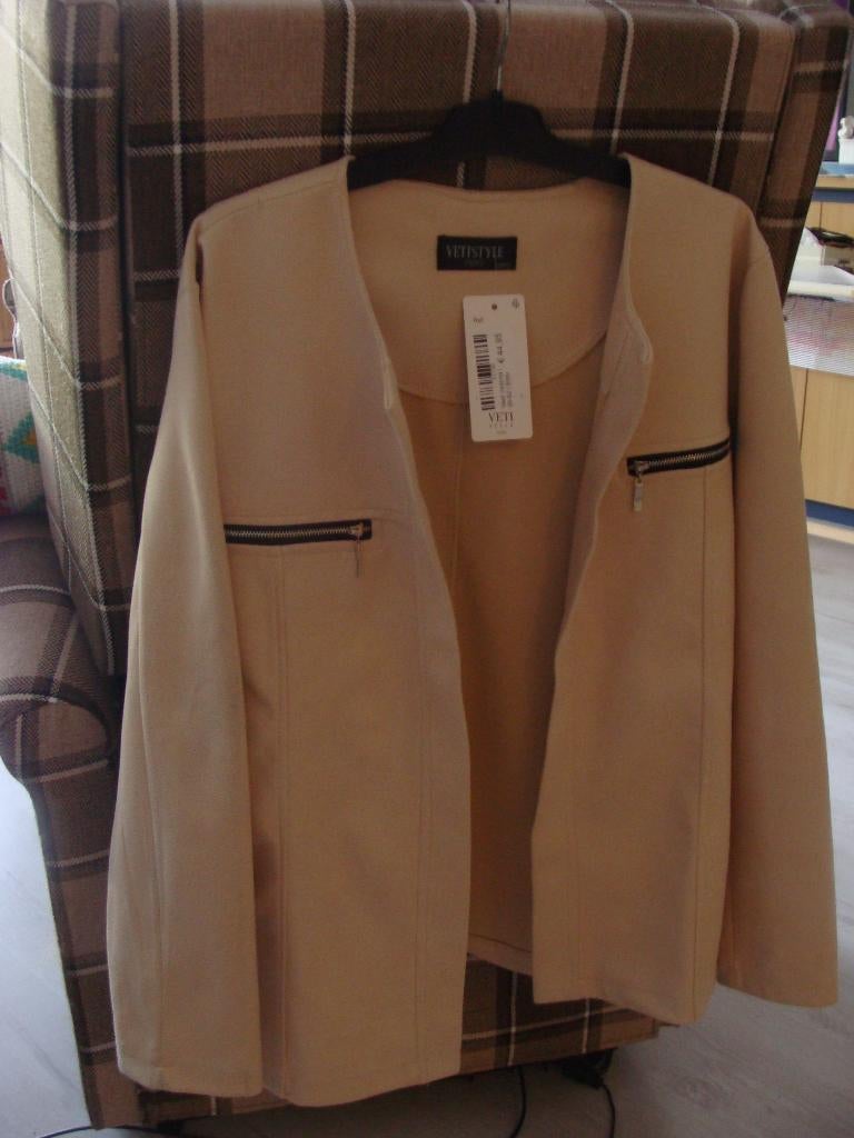 Te koop kort beige jasje maat 50 merk vetistyle, Vetistyle, Beige, Maat 46/48 (XL) of groter, Nieuw