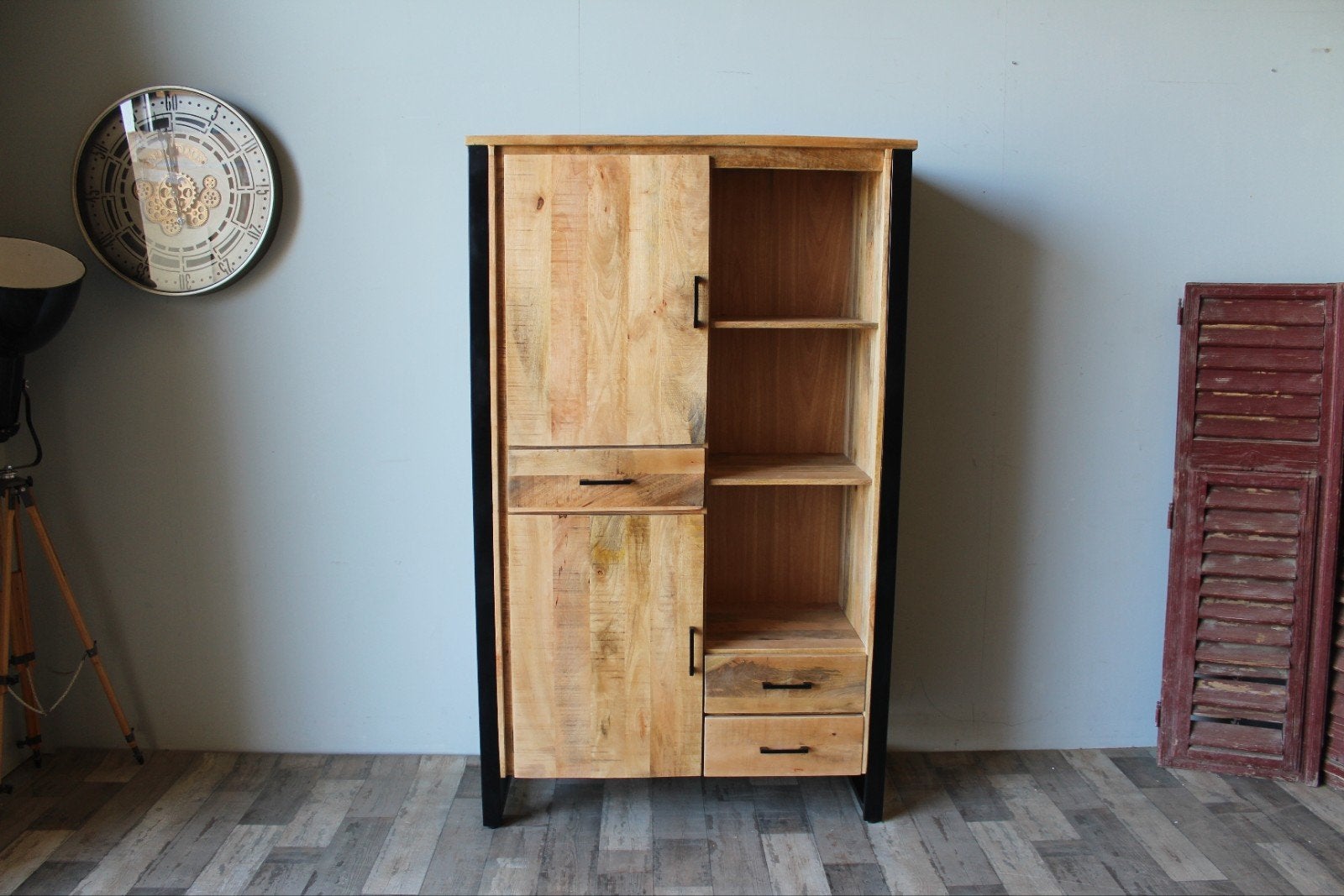 Foto 2 van Industriële Wandkast Mango Hout uit voorraad leverbaar!