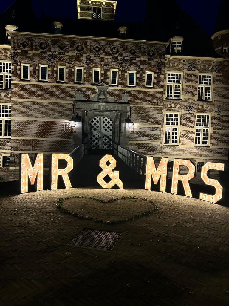 Lentjes verhuur MR & MRS Lichtletters, Hobby en Vrije tijd, Feestartikelen | Verhuur, Ophalen, Zo goed als nieuw, Overige