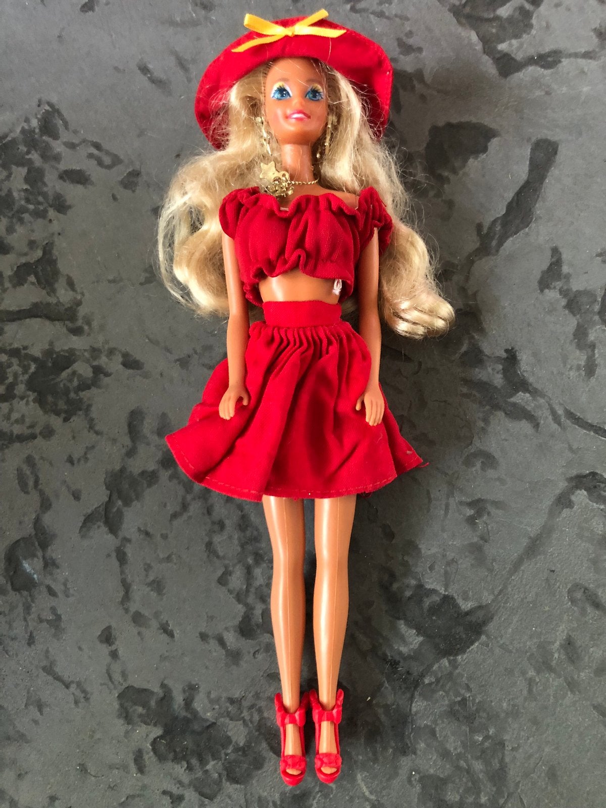 barbie mattel  1966 sunsensation  rode spaanse outfit, Verzamelen, Ophalen, Zo goed als nieuw, Fashion Doll