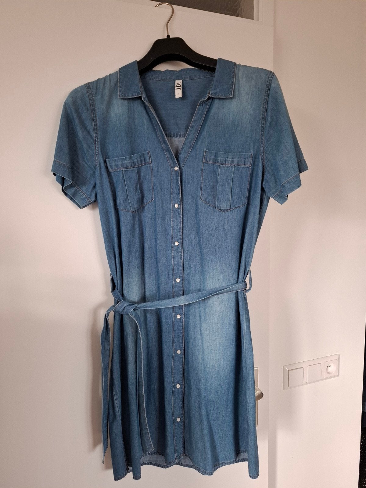 JDY spijkerjurk met ceintuur - Maat 38 (M), Kleding | Dames, Jurken, Maat 38/40 (M), Blauw, Ophalen of Verzenden, Zo goed als nieuw
