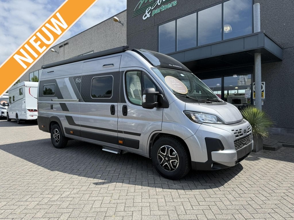 Adria Twin 640 SGX 60 Years Edition, Caravans en Kamperen, Campers, Automaat, Ringverwarming, Fiat, Tot en met 2
