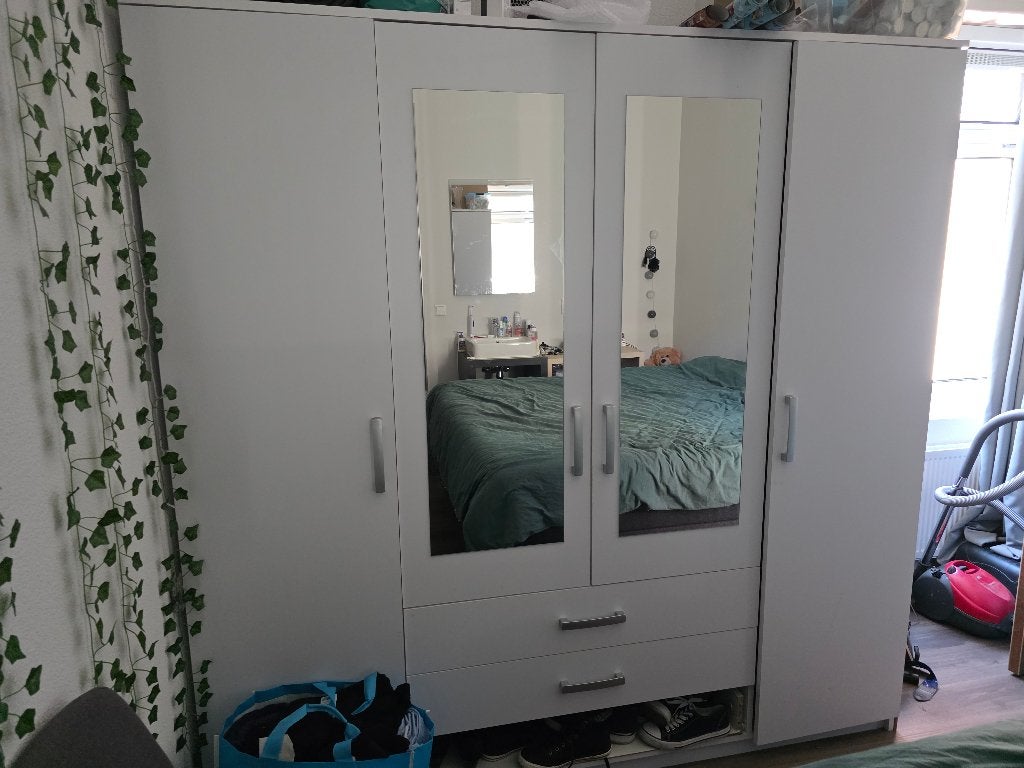 4 deurs kledingkast, Huis en Inrichting, Kasten | Kledingkasten, Gebruikt, 200 cm of meer, 200 cm of meer, 50 tot 75 cm, Met lade(s)