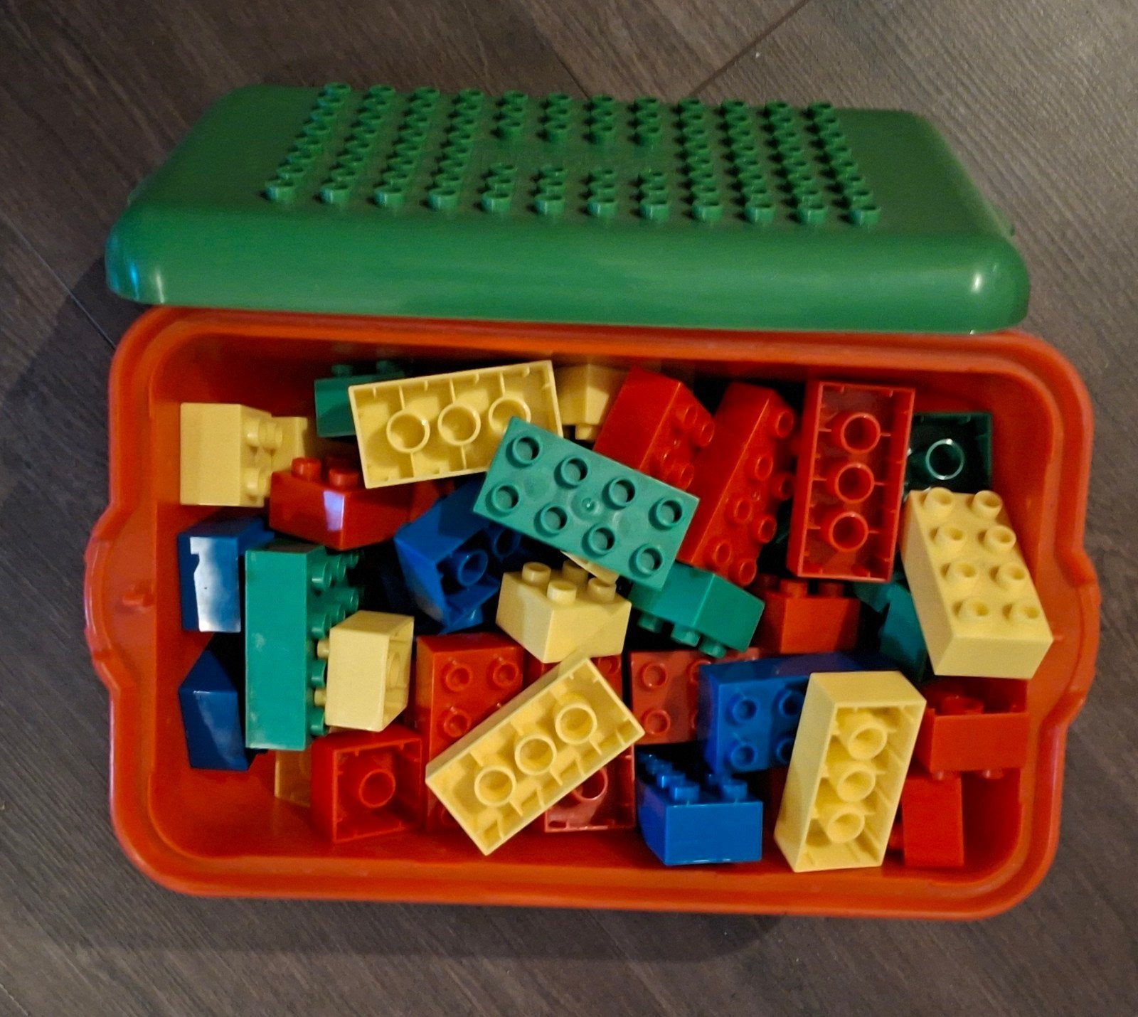 Nep Lego Duplo bouwstenen in handige opbergdoos, Gebruikt, Inclusief extra onderdelen, Ophalen of Verzenden, Duplo