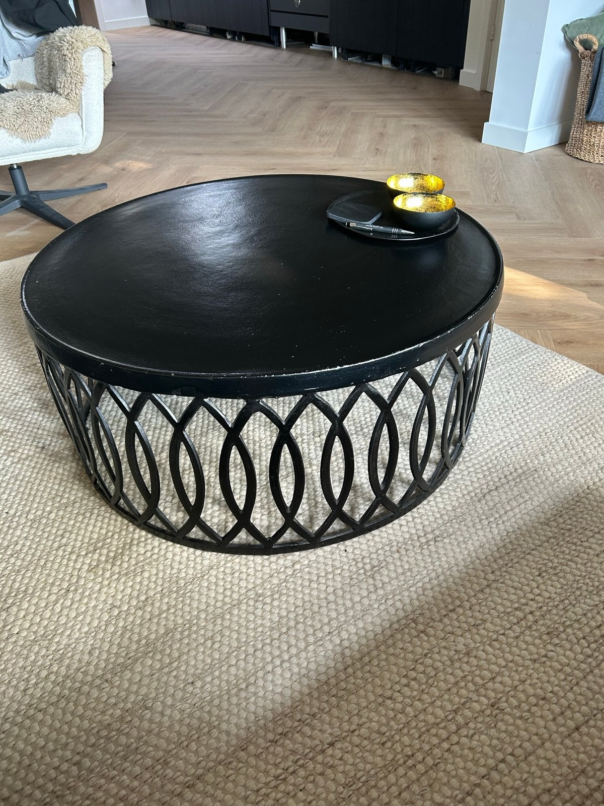 Zwarte ronde salontafel van gietijzer, Huis en Inrichting, Ophalen, Gebruikt, Rond, 50 tot 100 cm