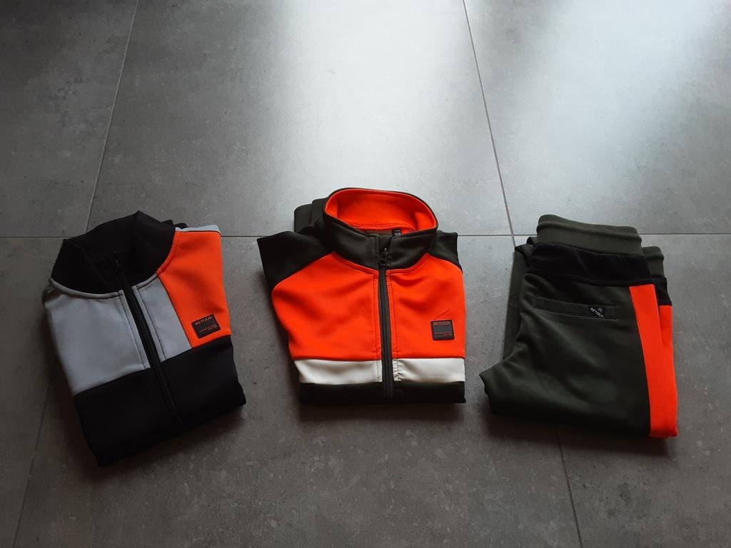 Retour trainingspak broek vest shirt mt 134 140 9 10 z.g.a.n, Ophalen of Verzenden