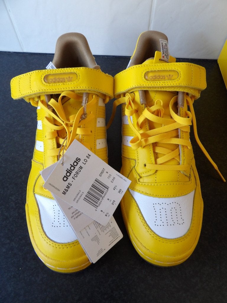 Nieuw Adidas M&M Forum Lo 84 schoenen mt 43 1/3 geel/wit, Kleding | Heren, Overige kleuren, Nieuw, Ophalen of Verzenden, Sneakers of Gympen