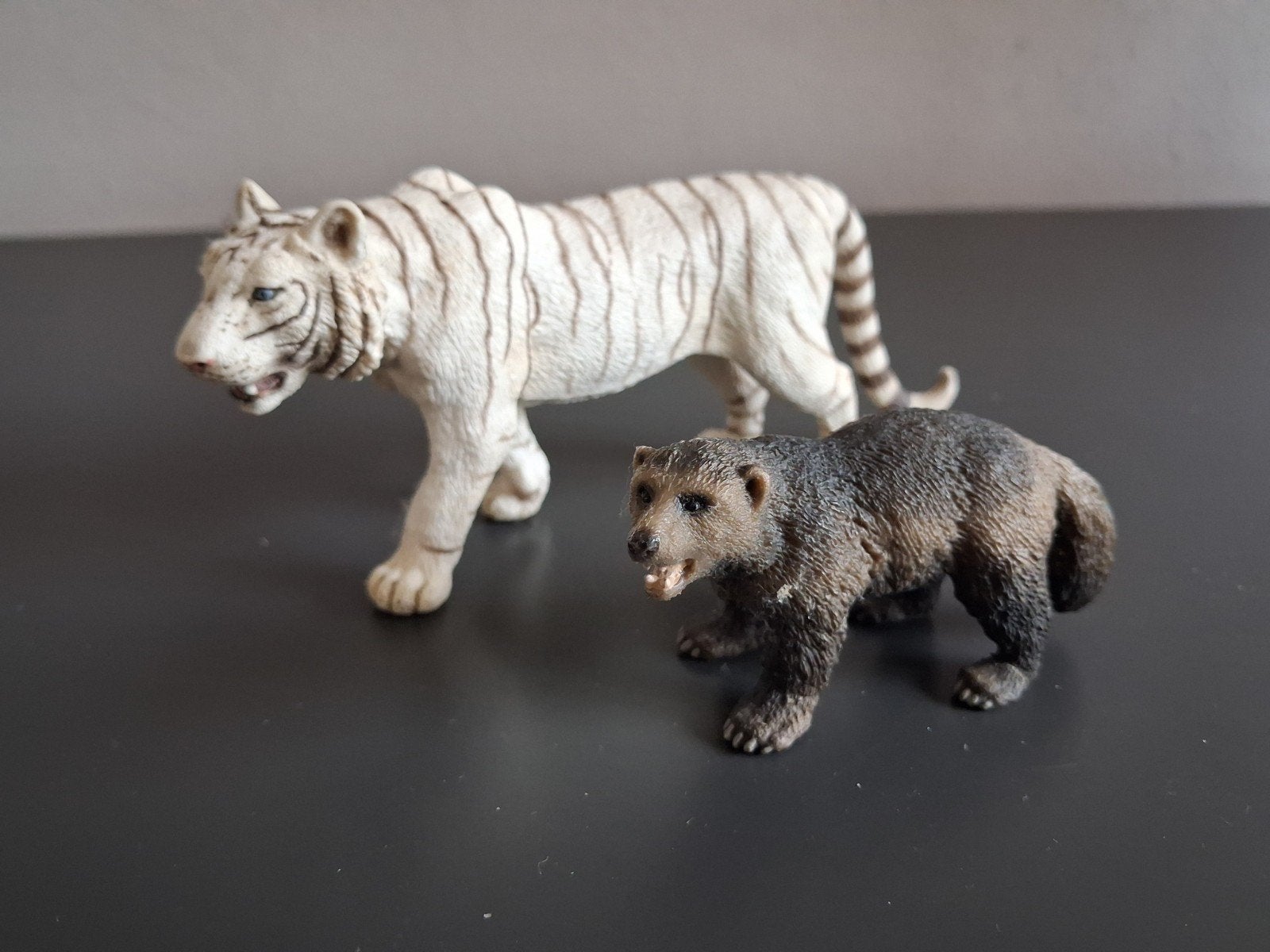 Schleich Witte Tijger en Veelvraat Figuren, Ophalen of Verzenden