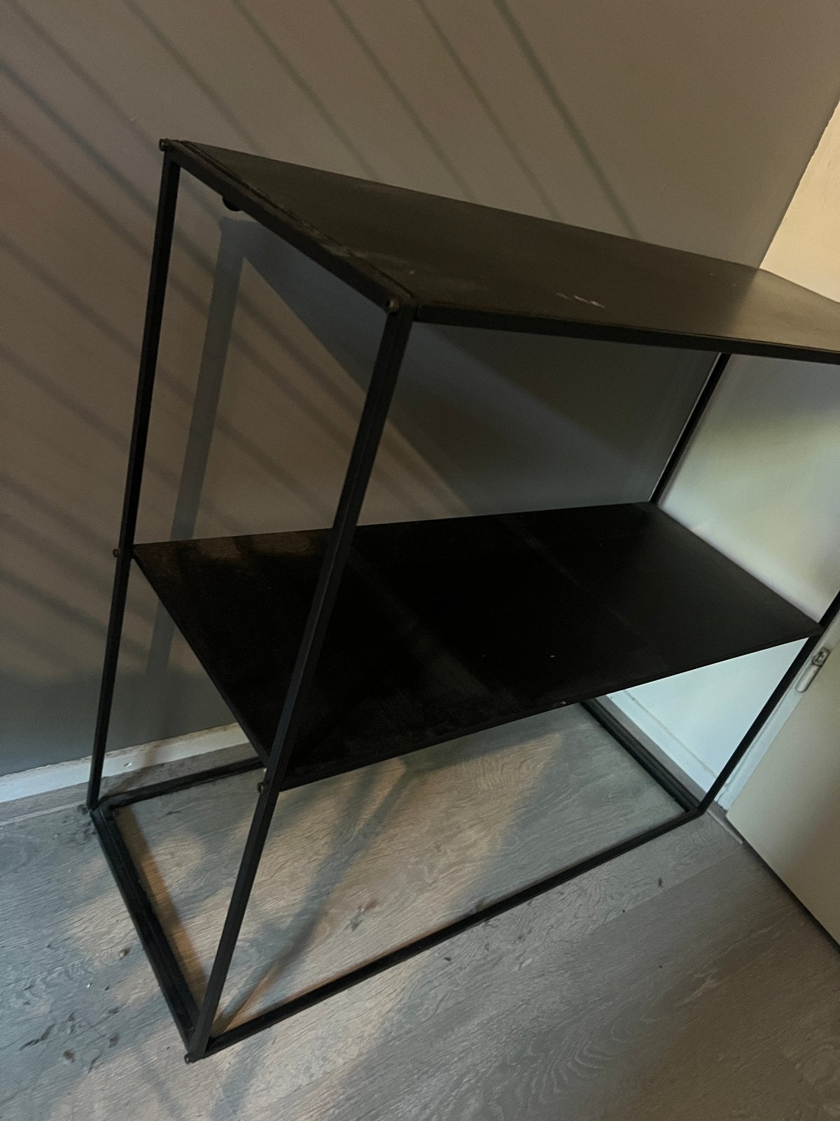 Zwart metalen rek met twee planken, Ophalen, Gebruikt