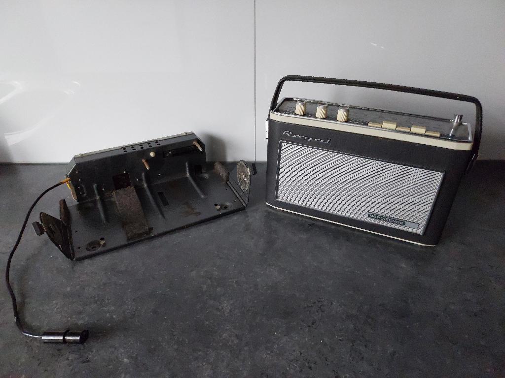 Nordmende Royal Radio Picknick met Autohouder Oldtimer VW T1, Ophalen of Verzenden, Zo goed als nieuw, Transistorradio