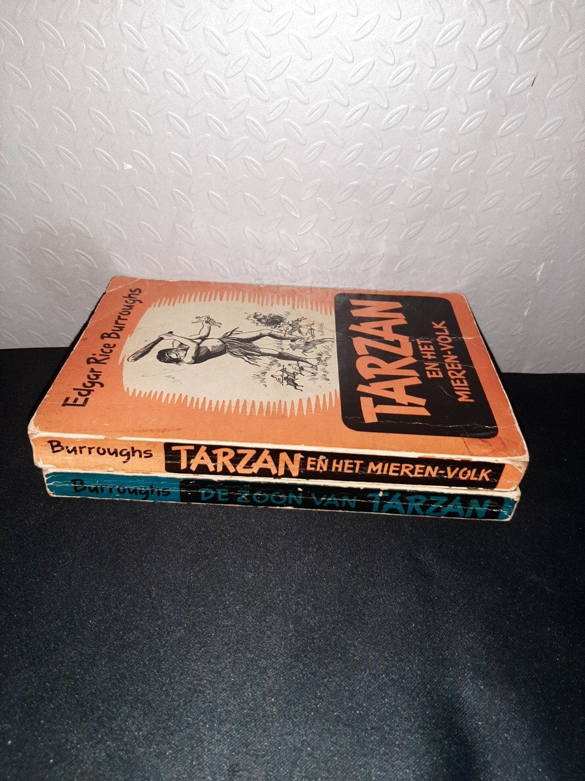 2x Tarzan De Zoon van Tarzan & Tarzan en het Mieren-V, Boeken, Ophalen of Verzenden, Gelezen