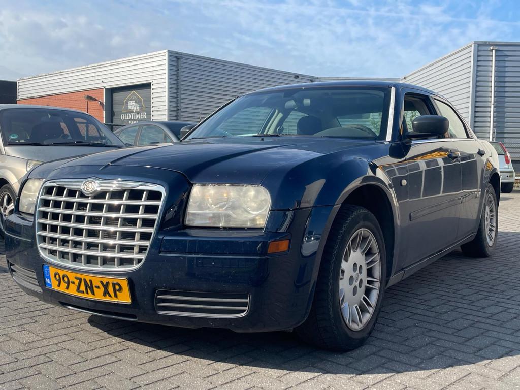 Chrysler 300C 2.7 V6 | AIRCO | YOUNGTIMER | GOEDKOOPSTE MET, Automaat, Gebruikt, 1670 kg, Blauw
