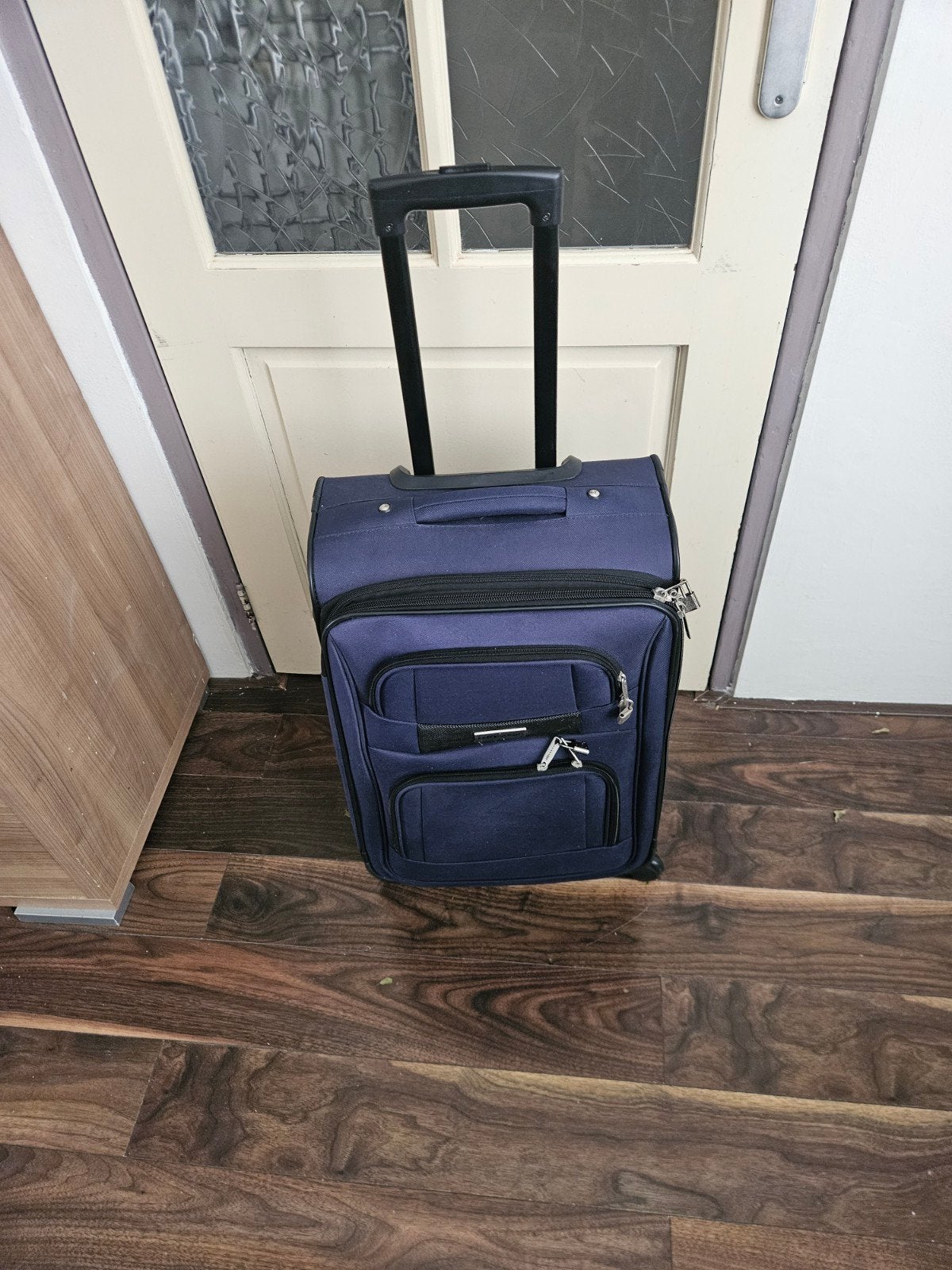 NETTE LEONARDO ZACHT KUNSTSTOF TROLLEY KOFFER 27 X 40 X 64CM, Uitschuifbare handgreep, Gebruikt, Zacht kunststof, 35 tot 45 cm