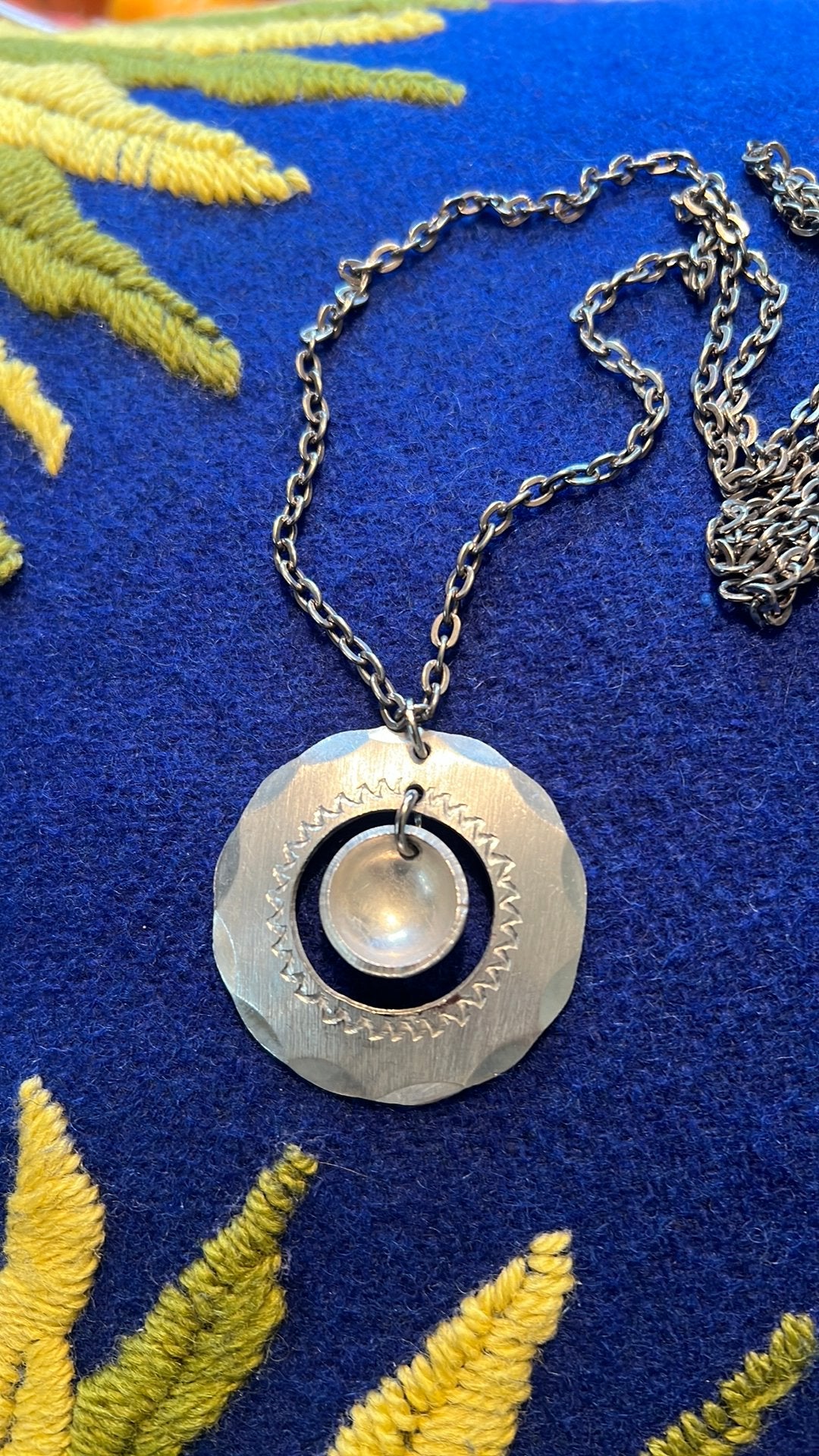 Jokkmokk jaren 70 Sami ketting , tin hanger Zweeds  Lapland, Ophalen of Verzenden, Zo goed als nieuw, Overige materialen