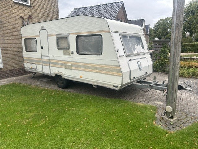 caravan Knaus Suedwind 485 M, Rondzit, Omvormbare zithoek, Ringverwarming, 750 - 1000 kg