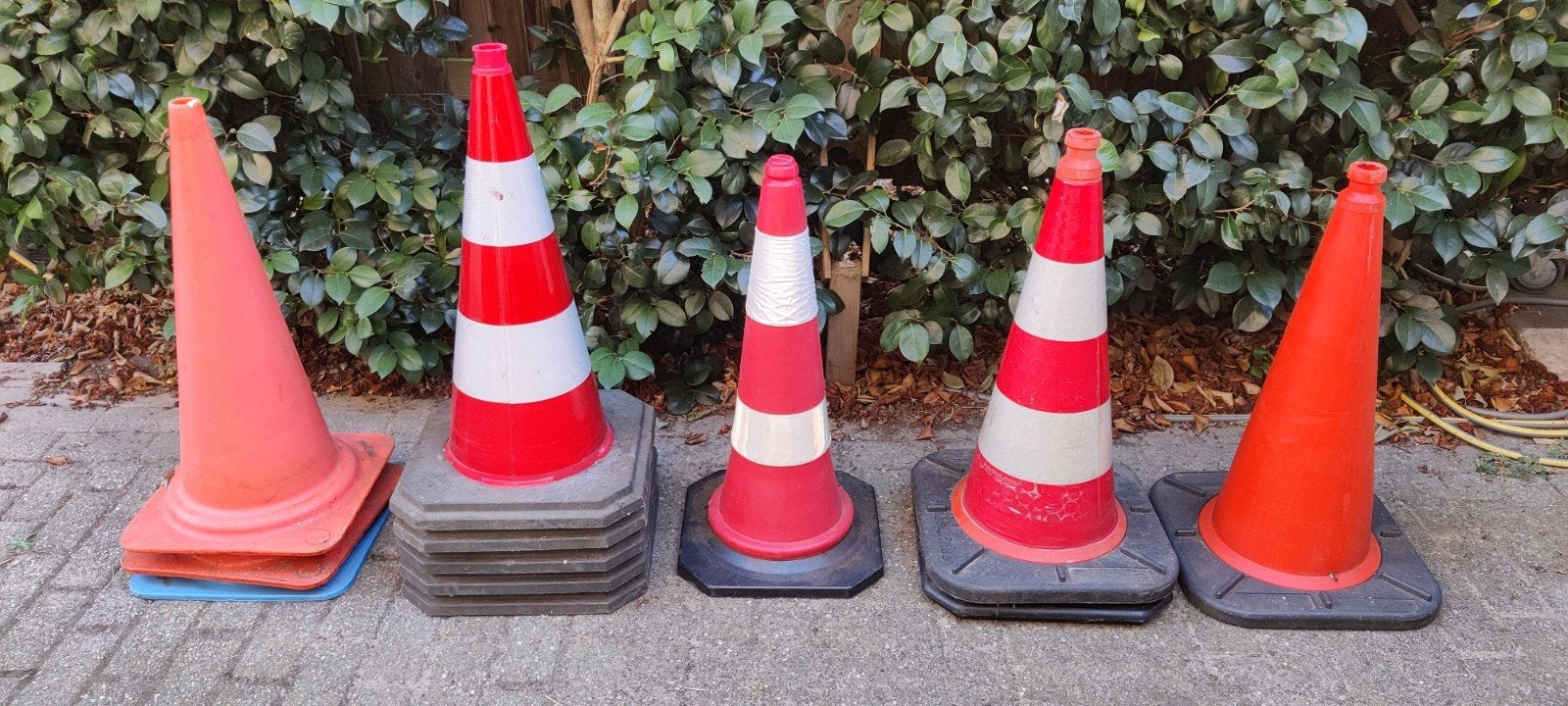 Set van 12 Verkeerskegels / Pylonen / Pionnen (Grote partij), Ophalen, Gebruikt