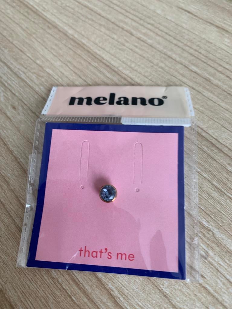 Melano 'that's me' oorknopje met blauwe steen, Ophalen of Verzenden, Zo goed als nieuw, Zilver, Overige merken