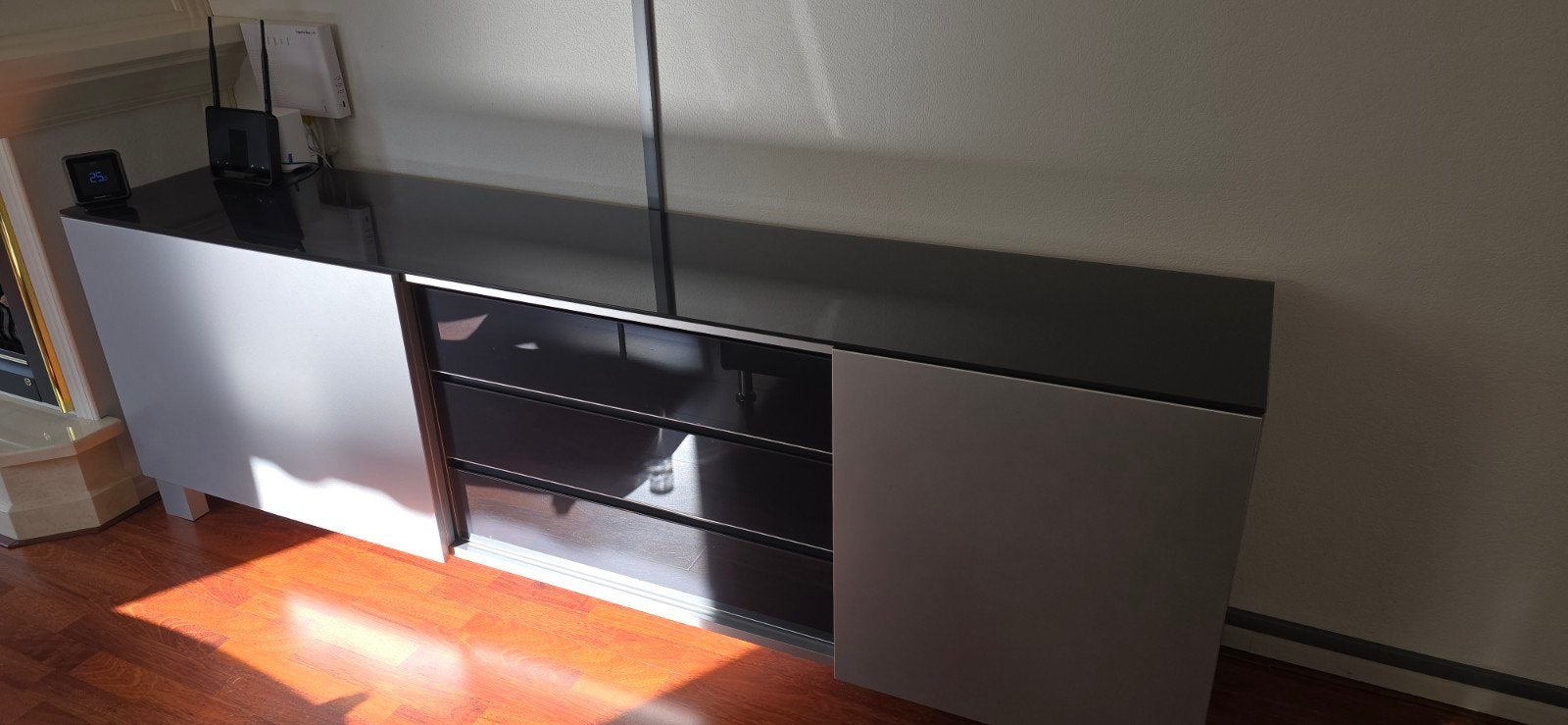 Mooie ruime tv onderkast + zwarte glasplaat zware kwaliteit, Ophalen, Gebruikt, Glas, Minder dan 100 cm