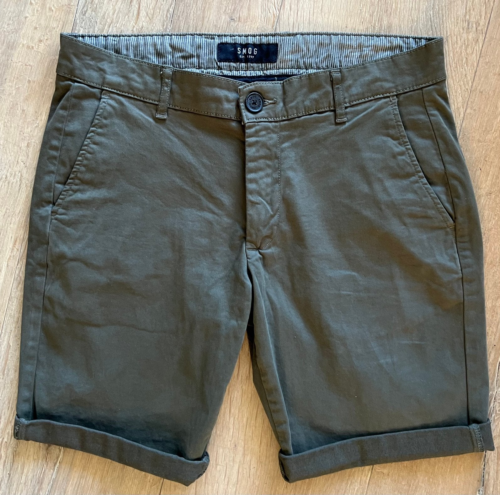 Smog korte broek maat S, Kleding | Heren, Spijkerbroeken en Jeans, Ophalen of Verzenden, Zo goed als nieuw, Overige kleuren, W32 (confectie 46) of kleiner