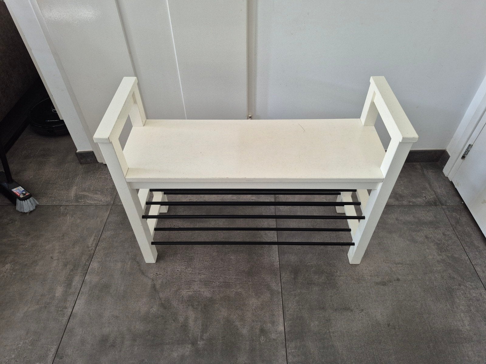 IKEA HEMNES schoenenbank
Bank met schoenenrek, wit, Huis en Inrichting, Ophalen, Gebruikt, Modern