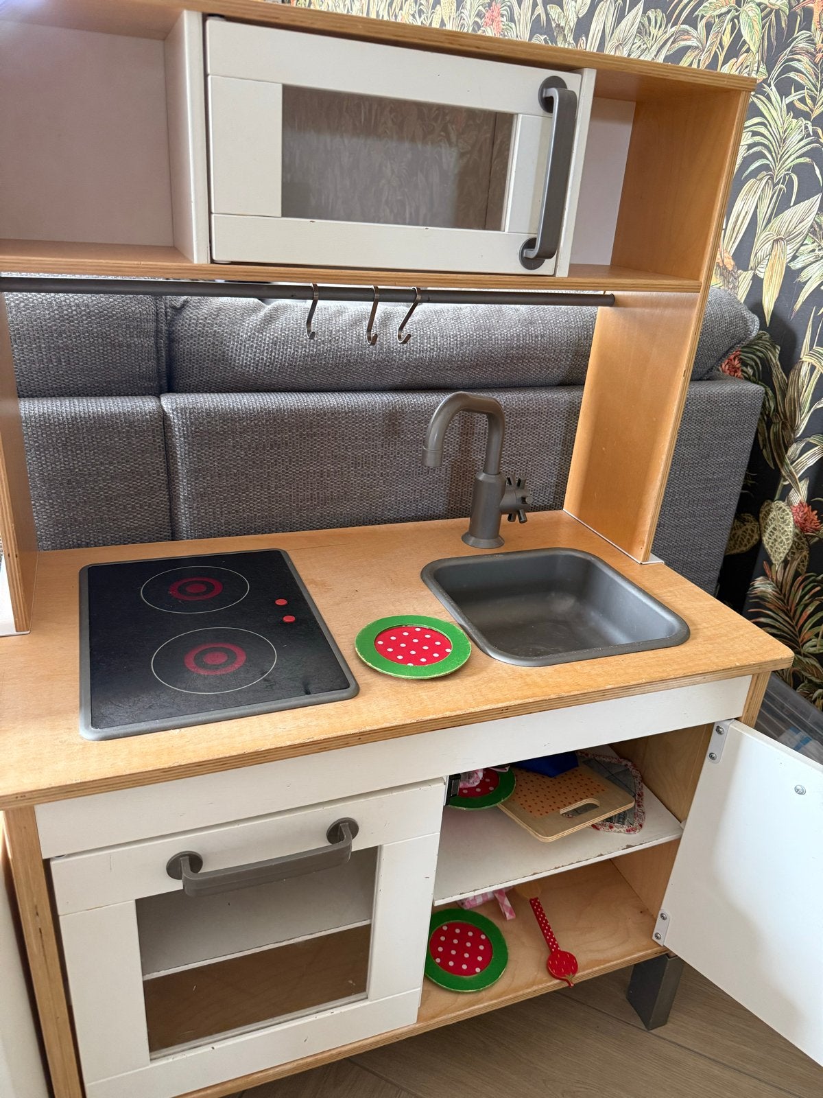 IKEA Duktig speelkeuken met magnetron en kookplaat, Kinderen en Baby's, Speelgoed | Speelkeukens, Ophalen, Gebruikt, Hout, Speelkeuken
