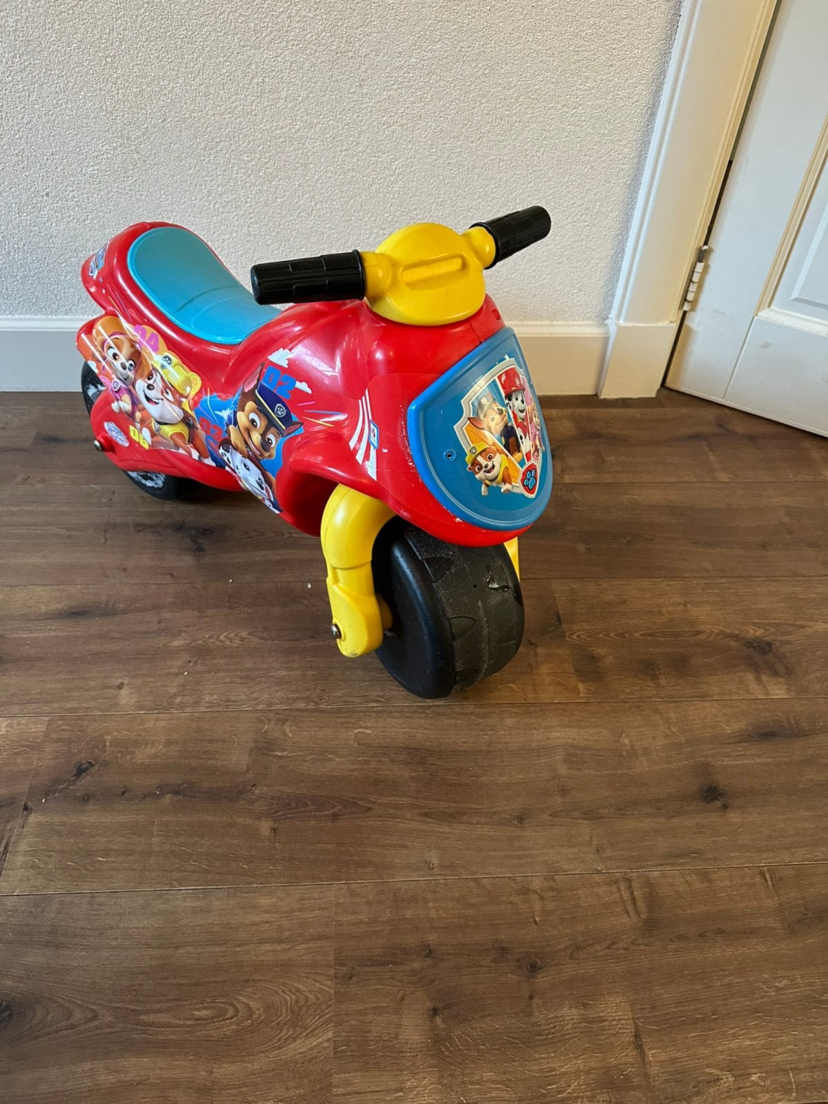 Loop scooter paw patrol te koop, Kinderen en Baby's, Ophalen, Zo goed als nieuw, Loopfiets