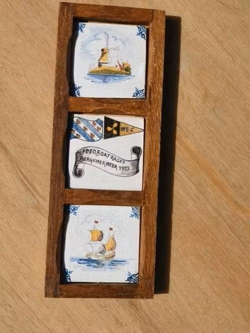 tegeltableau speedboot races bergermeer Makkum Friesland, Antiek en Kunst, Antiek | Wandborden en Tegels, Ophalen