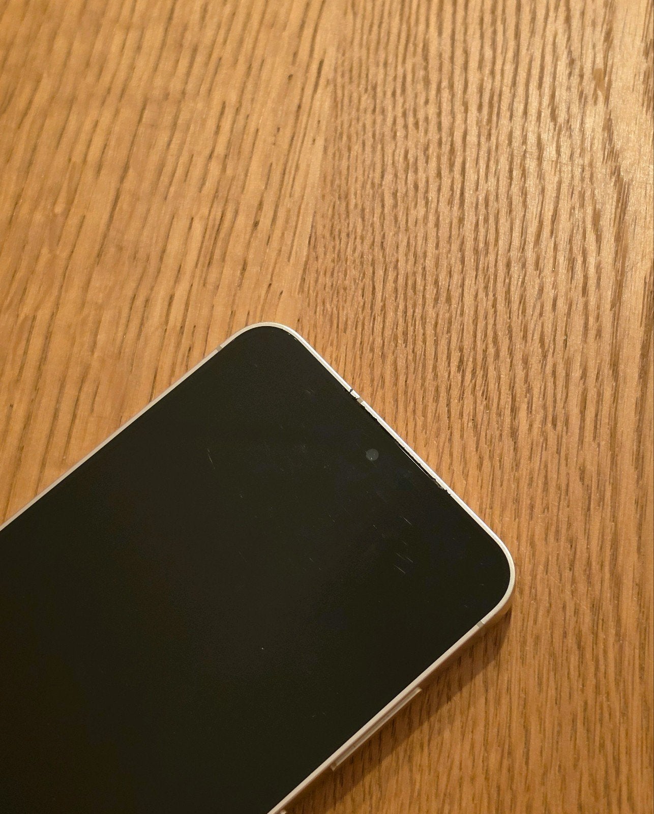 Foto 8 van Samsung Galaxy S24 Ambery Yellow 256GB + hoesjes en lader