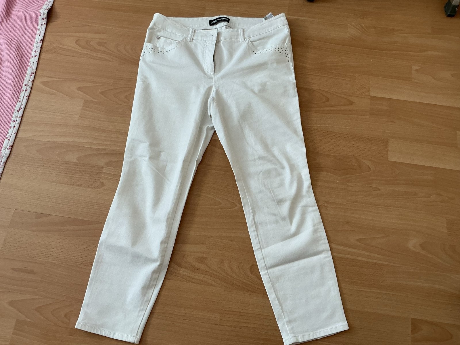 Gerry Weber Broek Maat 40 - Wit met studs, Kleding | Dames, Broeken en Pantalons, Ophalen of Verzenden, Zo goed als nieuw, Maat 38/40 (M)