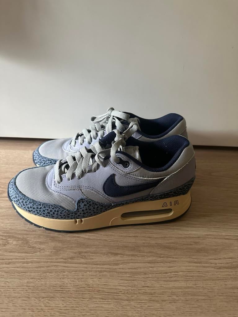 Nike Air Max 1 Blue Safari, Ophalen of Verzenden, Gedragen, Grijs, Sneakers of Gympen