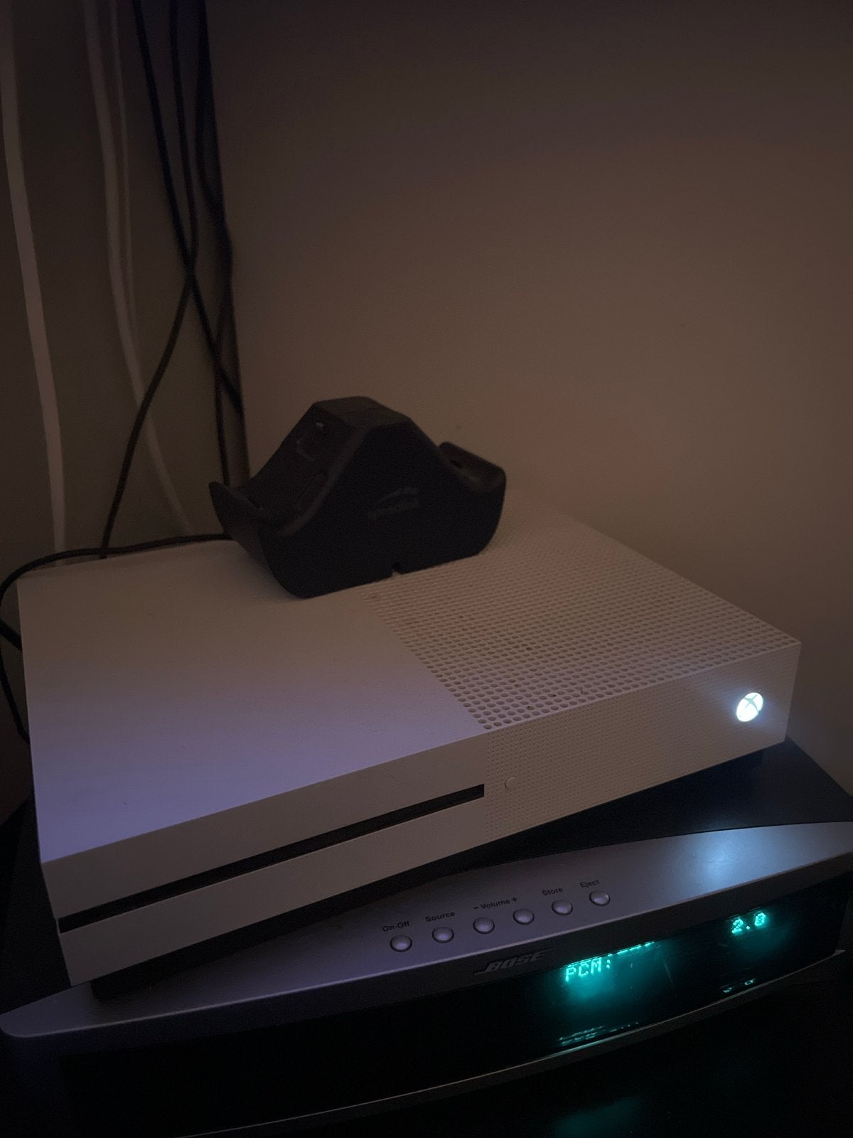 Xbox One S met controller, oplaadstation en 5 games, Ophalen, Overige genres, Eén computer, Zo goed als nieuw