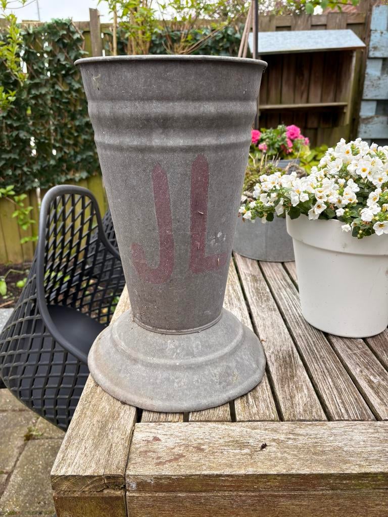 Prachtige zinken ‘vaas’, Ophalen, Gebruikt