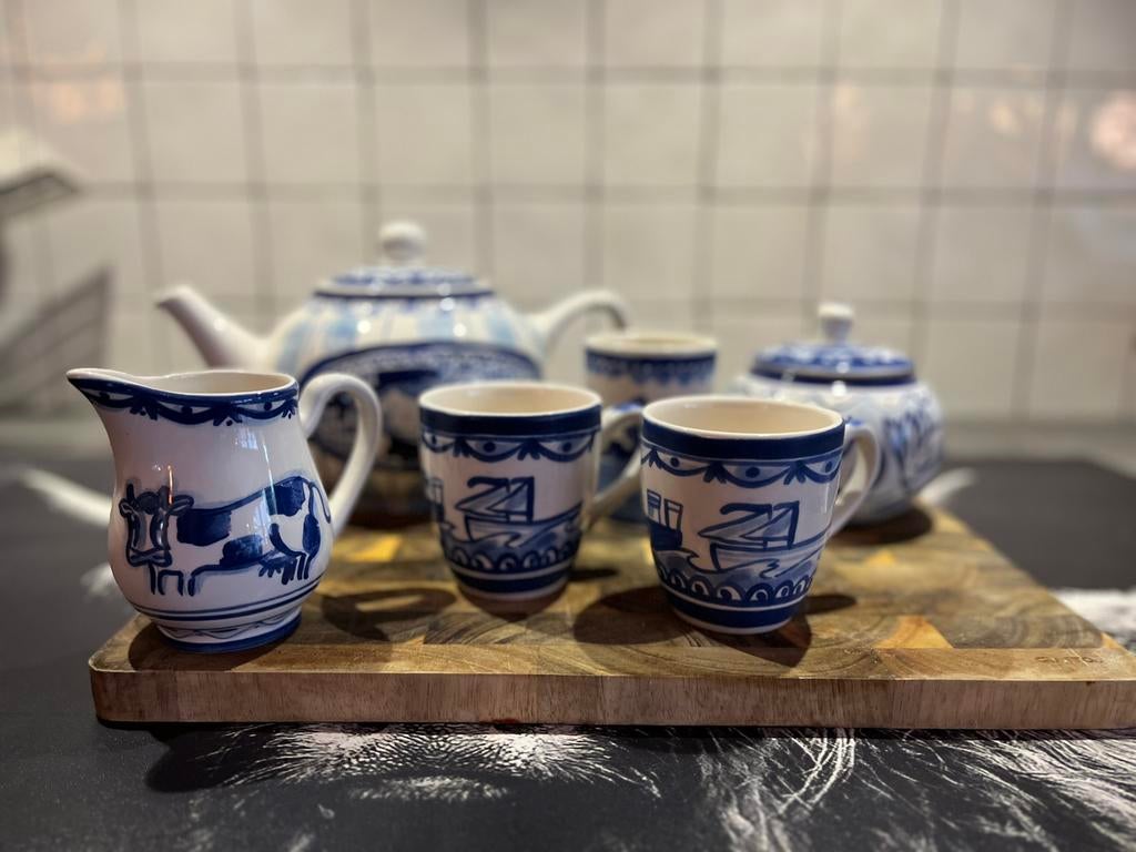 Theepot kopjes melkkannetje suikerpot melkbeker, Huis en Inrichting, Blond Amsterdam, Overige typen, Ophalen of Verzenden, Zo goed als nieuw